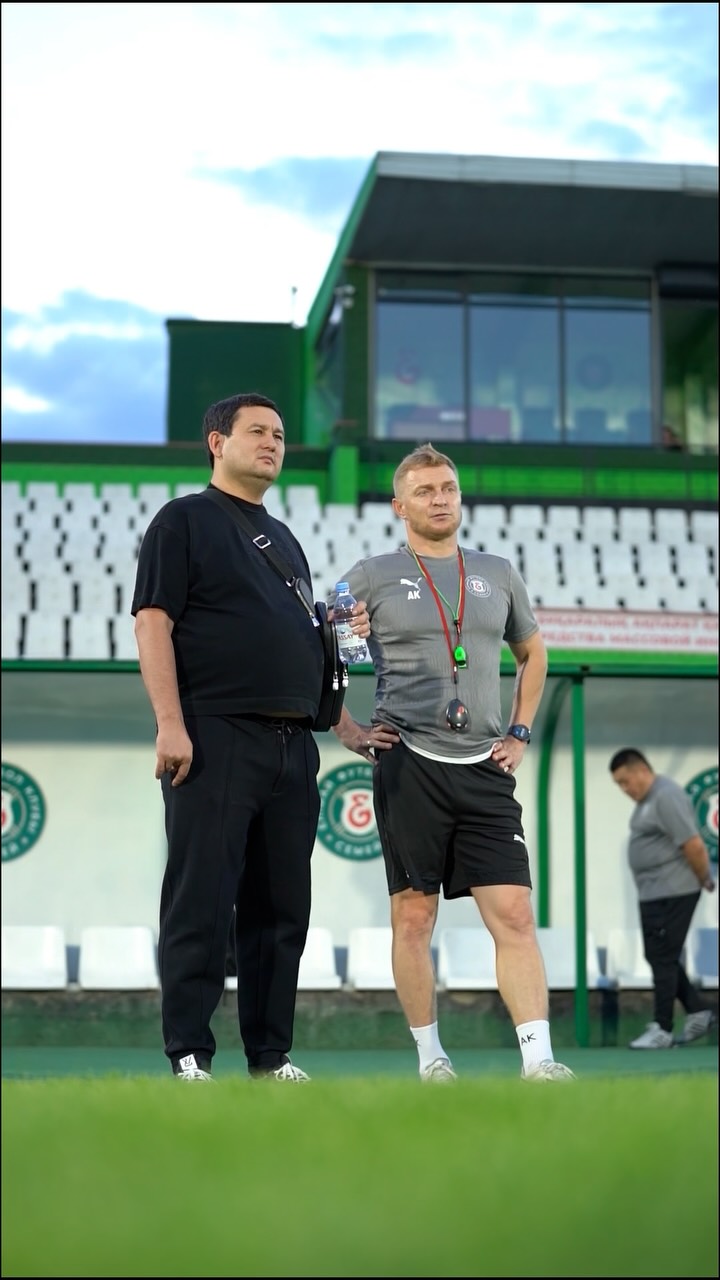 «Елімай» КеАҚ директорлар кеңесінің мүшесі Рүстем Омаровты бүгінгі туған күнімен Елімай футбол клубы атынан шын жүректен құттықтаймыз!
Елімай ФК қайта құрылған күннен бастап командамен бір толқында келе жатқан Рүстем мырзаға шығармашылық жолда тек толағай табыстар тілейміз. Бір армандаймыз, әрі арманға жету жолында бірге еңбектенеміз!
@fc_elimai