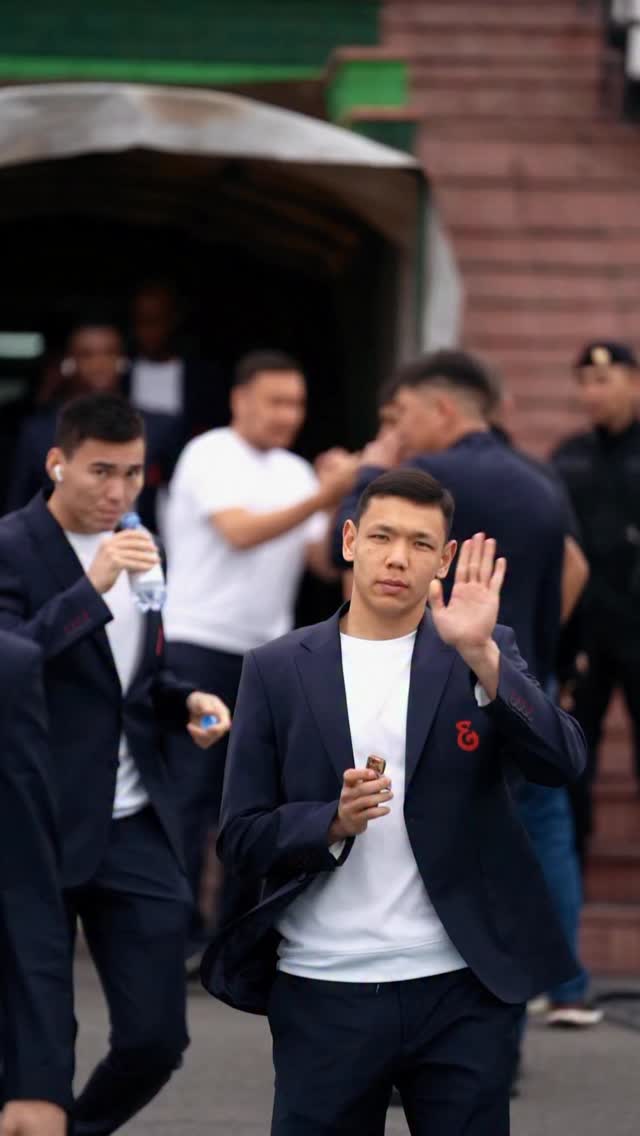 🇰🇿 Алмас Тулюбай бізбен бірге!
Қазақстан ұлттық құрамасының ойыншысы, Қарағанды футболының түлегі Алмас Тулюбай Елімаймен жаңа маусымның келісімшартын ұзартты!
24 жастағы жартылай қорғаушы өткен маусымда ең көп ойын өткізген футболшылардың бірі болды.
⏱️26 матч, 1917 минут алаңда!
Нәтижелі ойынымен көзге түскен Алмас енді алдағы маусымда орталықтағы орынын сақтап қалады.
Алмас, Елімаймен бірге жаңа жеңістерге! 💚
@fc_elimai