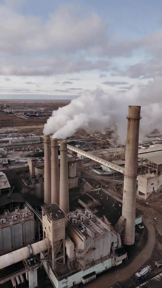 Semey Cement зауытының барша жұмысшылары мен қызметкерлері және әкімшілік құрамы Мемлекет басшысы Қасым-Жомарт Тоқаевтың Ұлттық Құрылтайда айтқан кәсіби футболды коммерцияландыру жөніндегі тапсырмасын толық қолдайды.

Сол бастаманы жүзеге асыру жолында Semey Cement зауыты «Елімай» футбол клубының акционері атанып, өңір спортын жаңа деңгейге көтеруге үлес қосуда.
Зауыттың жүздеген еңбеккерлері бұл шешімді зор қуанышпен қабылдап, туған өңірінің намысын Еуропалық аренада қорғауға бағыт алған «Елімай» командасына бір адамдай қолдау көрсетуде.
Біз үшін бұл жай серіктестік емес, Семей спортын қайта жаңғыртуға қосылған шынайы үлес.

Кемел келешектің кірпішін бірге қалайық!
_______

Все рабочие, сотрудники и административный персонал завода Semey Cement полностью поддерживают поручение Главы государства Касым-Жомарта Токаева, озвученное на Национальном Курултае, о коммерциализации профессионального футбола.

В рамках реализации этой инициативы завод Semey Cement стал акционером футбольного клуба «Елимай», внося свой вклад в развитие регионального спорта и вывод его на новый уровень.

Сотни работников предприятия с большим воодушевлением приняли это решение и единодушно поддерживают команду «Елимай», которая будет защищать честь родного региона на европейской арене.

Для нас это не просто партнёрство, а искренний вклад в возрождение спорта семейского региона.

Построим фундамент светлого будущего вместе!

@fc_elimai