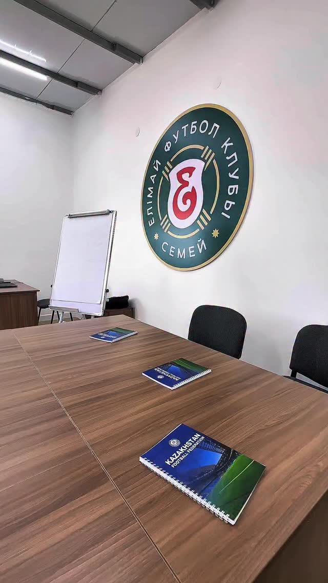 25–27 қараша күндері Семей қаласында КФФ бағдарламасы бойынша УЕФА-ның екінші оқу модулі өтеді.

Бұл оқытуға Семей, Өскемен, Павлодар және Қостанай қалаларынан 25 бапкерлер қатысуда. Модульдің негізгі тақырыбы 7–12 жас аралығындағы жас футболшыларға арналған оқу-жаттығу процесін жүргізу әдістемесі.
Оқыту жұмыстары «Елімай» футбол клубының базасында ұйымдастырылады.
Бұл бастама өңірдегі бапкерлердің кәсіби деңгейін көтеріп, жас спортшылардың дамуына серпін береді.

@fc_elimai