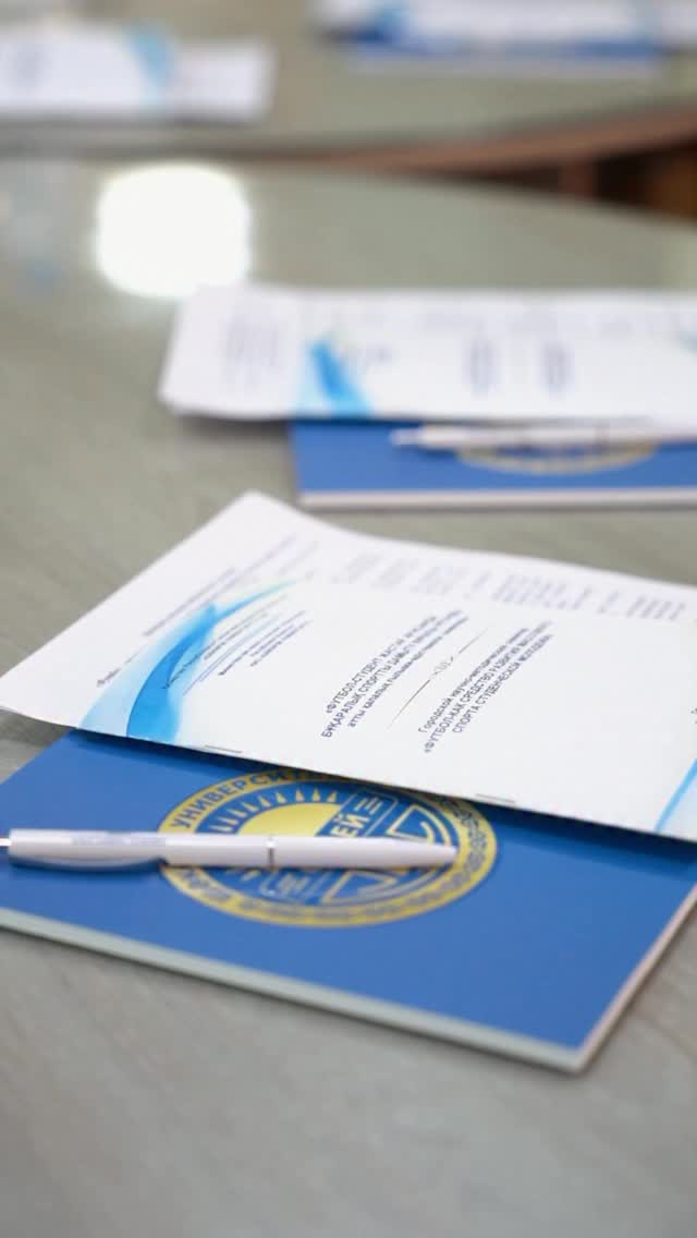 Бүгін Шәкәрім университетінде «Футбол студент жастар арасында бұқаралық спортты дамыту құралы» атты қалалық ғылыми-әдістемелік семинар өтті

Семинардың негізгі мақсаты: аймақтық деңгейде спорттың маңызын арттыра отырып, студент жастарды жүйелі түрде спорттық іс-шараларға тартуды жандандыру болды.

Семинарға «Елімай» ФК директоры Федор Симиниди қатысып, клубтың соңғы үш жыл ішіндегі өңірлік маңызын атап өтті. Ол «Елімайдың» жергілікті жастарға кәсіби футболға жол ашып, Президент жарлығын қолдай отырып Коммерциялық емес акционерлік қоғамға айналғанын айтты.

Бүгінде клуб жергілікті кәсіпкерлермен тығыз ынтымақта жұмыс істеп, Еуропалық форматтағы футбол жүйесіне толық көшкенін мәлімдеді. Енді кез келген жанкүйер «Елімайдың» ресми мүшесі бола алады.

@fc_elimai