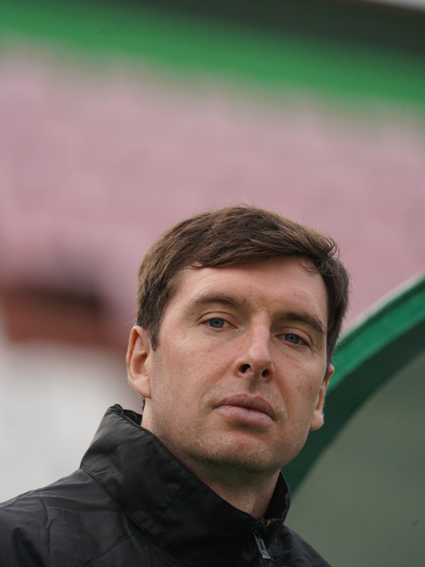 🟢 Рахмет, Валерий Каршакевич!
🇧🇾 «Елімай» ФК бас бапкерінің көмекшісі Валерий Каршакевич екі жақты келісім негізінде клубтағы қызметін аяқтады.
Қайта құрылған «Елімайдың» бірінші лигадағы чемпиондық маусымында алаңда жарқырап, команда Премьер-лигаға оралған соң бапкерлік құрамда еңбек еткен Валерий клуб тарихында өз ізін қалдырды.
Бұған дейін «Қызылжар» сапында ойнап, UEFA Конференция лигасында тәжірибе жинаған маман семейлік жанкүйерлерге жақсы таныс.
Валерий Каршакевичке «Елімайға» сіңірген еңбегі үшін алғыс айтып, алдағы мансабына сәттілік тілейміз!
@fc_elimai