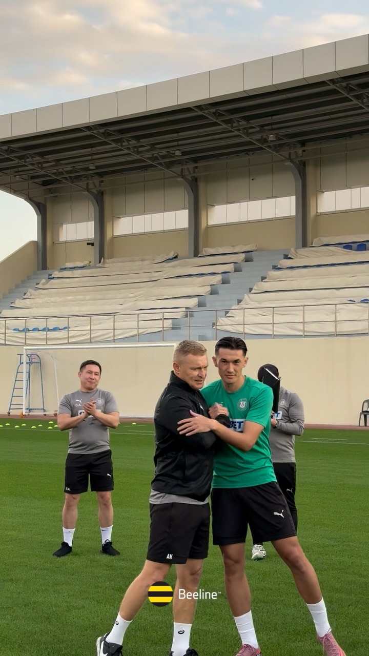 🇦🇪БАӘ елінің Аджман шаһарындағы оқу жаттығу жиынының алғашқы күнін өткіздік!

Жиын басында бас бапкеріміз қатарымызды толықтырған ойыншылар мен бапкерлік құрамды ұжымға таныстырды. 

Евгений Валеревич Коструб - бас бапкердің көмекшісі

Мурзабеков Азамат Жанатович - аудармашы

Калдыкулов Бауыржан Амангалиевич - массажшы

Елімайдың жаңа ойыншылары Айбар Жақсылықов пен Арсен Әшірбековке қош келдің дейміз!

@fc_elimai