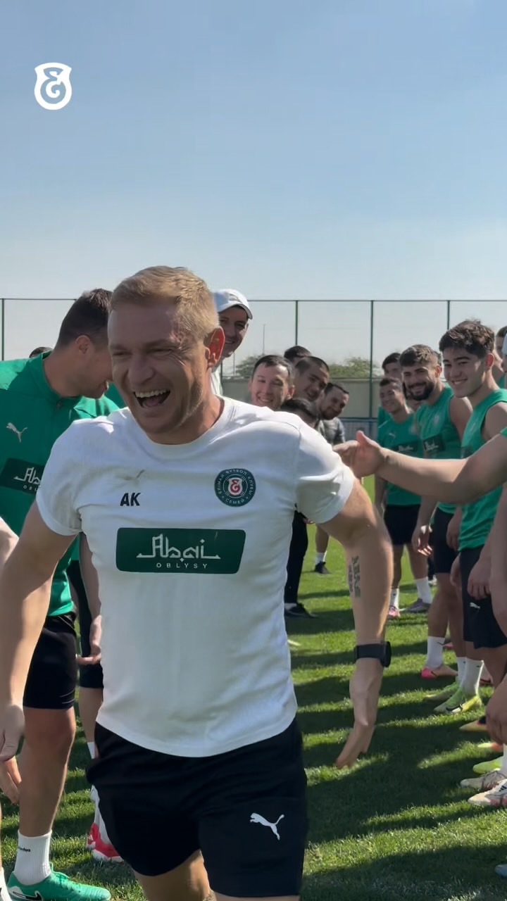 Бас бапкеріміз Андрей Владимирович кәсіби футболшы ретінде алғашқы оқу жаттығу жиынын осы БАӘ елінде бастаған. Биыл бапкер ретінде алғаш рет Елімаймен бірге оқу жаттығу жиынын өткізуде. Командамызбен бас бапкерімізге дәліз жасап туған күнімен құттықтадық!

@fc_elimai