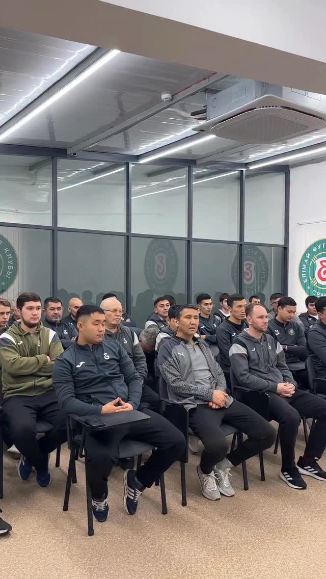 Мемлекет басшысы 2026 жылғы 15 наурызда республикалық референдум өткізу туралы Жарлыққа қол қойды.

Осыған орай «Елімай» футбол орталығының бапкерлік құрамы мен кеңсе қызметкерлері арасында арнайы жиын өткізілді. Жиында референдум күні ресми түрде хабарланып, алдағы маңызды саяси науқанға белсенді қатысу мен жауапкершілік алу әр азамат үшін маңызды екені айтылды.

«Елімай» футбол клубы өңіріміздің, соның ішінде спорт саласының осы маңызды шараға белсенді атсалысуы бағытында жұмыс жүргізуде. Біз әрдайым ел дамуына үлес қосатын бастамаларды қолдаймыз және азаматтық жауапкершілікті жоғары қоямыз.

Бірлігіміз бекем, болашағымыз жарқын болсын!

@fc_elimai