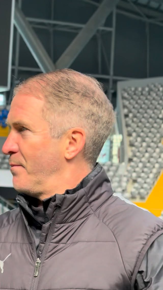 Бүгін «Елімай» ФК дене даярлығы бапкері, Семей футболының аңызы Борис Глушков 59 жасқа толды!

Құрметті Борис Викторович!
Сізді «Елімай» футбол клубы атынан мерейтойыңызбен шын жүректен құттықтаймыз! 

Семей футболының дамуына қосқан зор үлесіңіз, алаңдағы және алаң сыртындағы еңбегіңіз кейінгі буынға үлкен үлгі. Кәсібилігіңіз бен еңбекқорлығыңыздың арқасында талай футболшы шыңдалып, жаңа белестерге жол ашып келеді.
Сізге зор денсаулық, отбасыңызға амандық, жұмысыңызға табыс тілейміз! Алдағы уақытта да жаңа жеңістер мен биік жетістіктерге жетелей беріңіз!

Туған күніңіз құтты болсын!

@fc_elimai