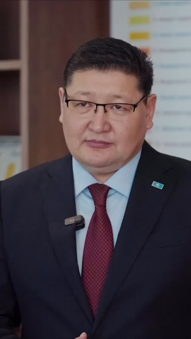 Облыс әкімі тұрғындарды референдумға қатысуға шақырды

Абай облысының әкімі Берік Уәли өңір тұрғындарына алдағы республикалық референдумға байланысты бейнеүндеу жасады.

Аймақ басшысы өз сөзінде Президент Қасым-Жомарт Кемелұлы Тоқаевтың жүргізіп келе жатқан саяси реформаларының аясындағы жаңа Конституция жобасының терең сараланған, әлемдік үздік тәжірибелерді ескерген, ұлттық мүддені және адам құқығын толық қорғауға бағытталған сапалы құжат екенін атап өтті.

Берік Уәли өз бейнеүндеуінде ұлы тұлғалар дүниеге келген, күллі қазақ даласына рухани сәуле шашқан тұңғыштар мекені – Абай елінің жұртшылығы тағдыршешті сәтте азаматтық белсенділік танытатынына сенім білдірді.

«Біз бүгін бірлігіміз бен жауапкершілігімізді көрсететін маңызды сәттің алдында тұрмыз. Сондықтан барлықтарыңызды осы жексенбіде өтетін республикалық референдумға белсенді қатысып, еліміздің жарқын болашағы мен Әділетті Қазақстанды қалыптастыру жолында дұрыс таңдау жасауға шақырамын», – деді облыс әкімі.

@fc_elimai @berikuali