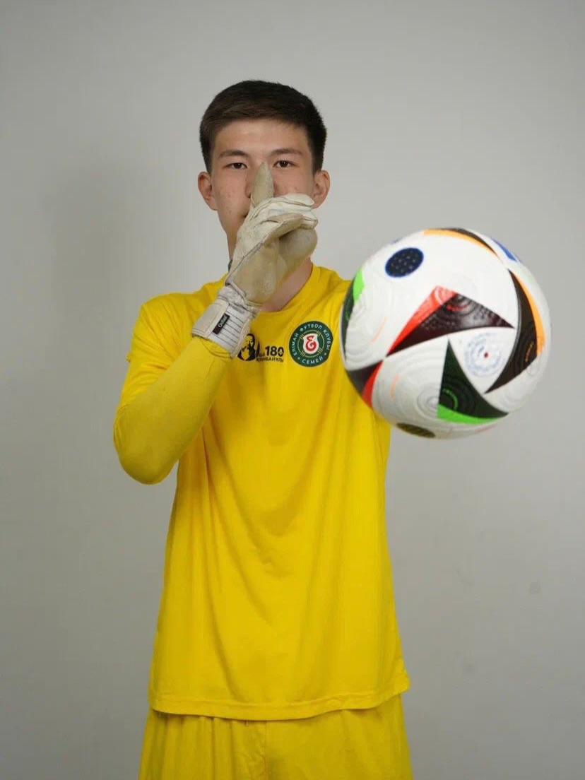 Елімай футбол орталығының тәрбиеленушісі Темірхан Әлихан Қазақстанның U-18 жасөспірімдер құрамасына шақырту алды 

🇰🇿Қазақстан футбол федерациясы ұйымдастыруымен 2026 жылдың 22–30 наурыз аралығында Алматы қаласында оқу-жаттығу жиыны өтіп, кейін Грузияның Тбилиси қаласында жолдастық матчтар өтеді.

📣Осы жиынға қатысу үшін біздің ойыншымыз Темірхан Әлихан ресми түрде ұлттық құрама сапына шақырылды.

Темірханды құттықтаймыз және ұлттық құрама сапында сәтті өнер көрсетуіне тілектеспіз!

@fc_elimai