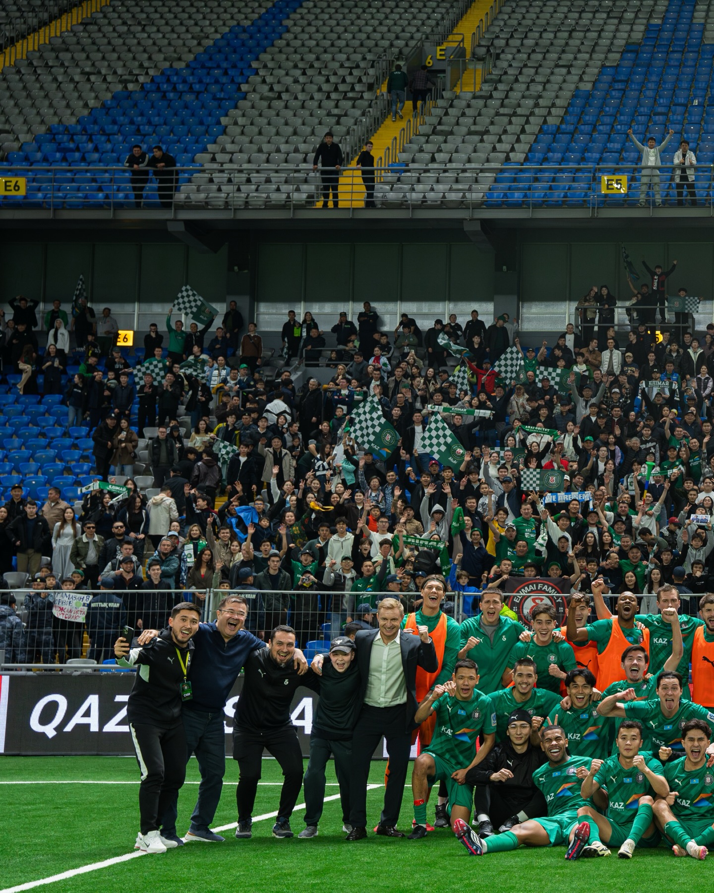 Бүгін Қазақстан премьер лигасының төртінші туры аясында өткен «Елімай» - «Тобыл» ойынында, Астана Аренаға 5000-ға жуық Семейлік жанкүйер жиналды. Жанкүйерлердің бізге деген махаббаты біздің шабытымызды одан әрі арттыра түседі. Бізбен бірге болған барша жанкүйерлерге шексіз алғыс білдіреміз!
@fc_elimai