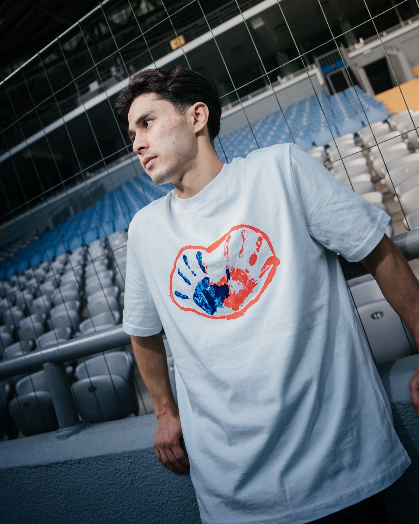 Елімай футбол клубының бастамасымен қайырымдылық аукционі!
Бұл аукцион клубтың адаптивті футбол секциясын қолдауға арналған. Сатылымға Елімай футбол орталығының тәрбиеленушілерінің өз қолымен салған суреттері бар ерекше жейделер шығарылды.
🗓️Басталуы: 30 наурыз
🗓️Қорытындысы: 2 сәуір - ерекше балалар туралы ақпарат тарату күні қарсаңында (World Autism Awareness Day)
💴Әр лоттың бастапқы бағасы: 1000 теңге
Барлық жиналған қаражат адаптивті футбол секциясының жұмысын дамытуға бағытталады.
📌 Қатысу шарттары:
🔹 Посттағы карусельден лот нөмірін таңдаңыз
🔹 Комментарийге сол лот нөмірін және ұсынатын бағаңызды жазыңыз
🔹 Әр лот бойынша ең жоғары баға ұсынған қатысушы жеңімпаз атанады
🏁 Нәтижелер әр лот бойынша комментарийлерде анықталады кім ең жоғары баға ұсынса, сол жеңеді!
🎁 Жеңімпаздар жейдені және оны киген футболшының қолтаңбасын алады!
Бұл жейделер Халықаралық әйелдер күніне орай өткен шоу-матчқа арнайы дайындалған.
Елімай Жас пен әйелдер командасы арасындағы ойында пайдаланылды!
Балаларды қолдайық!
Алға Елімай - Бір отбасы! 💚
@fc_elimai